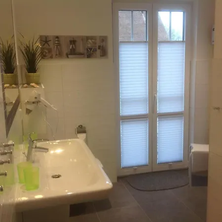 Traeumen Unter Reet By Interhome Casa vacanze Rerik