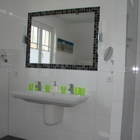 Traeumen Unter Reet By Interhome Feriehus