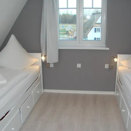Traeumen Unter Reet By Interhome *